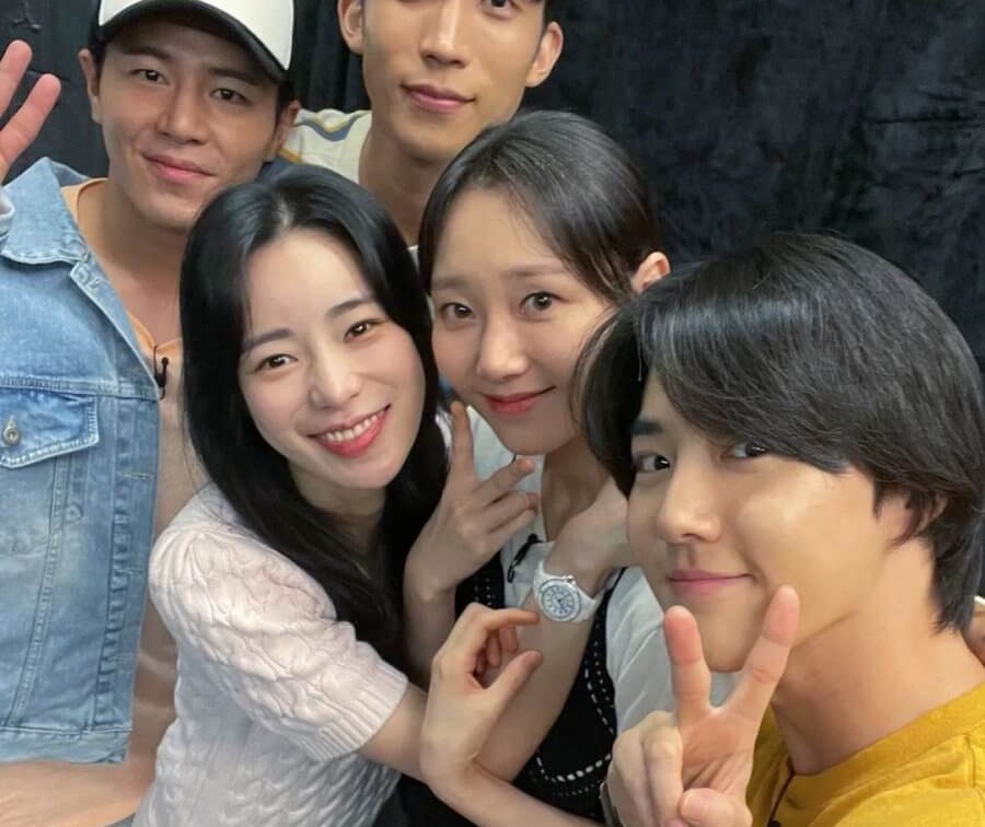 Besties in Wonderland