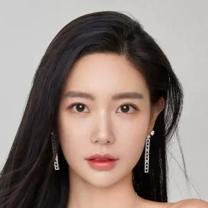 Clara Lee